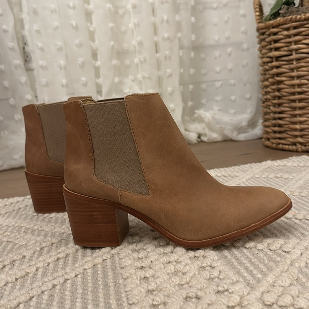 NISOLO Women’s Heeled Chelsea Boots in Almond —Size 10 - Picture 9 of 11